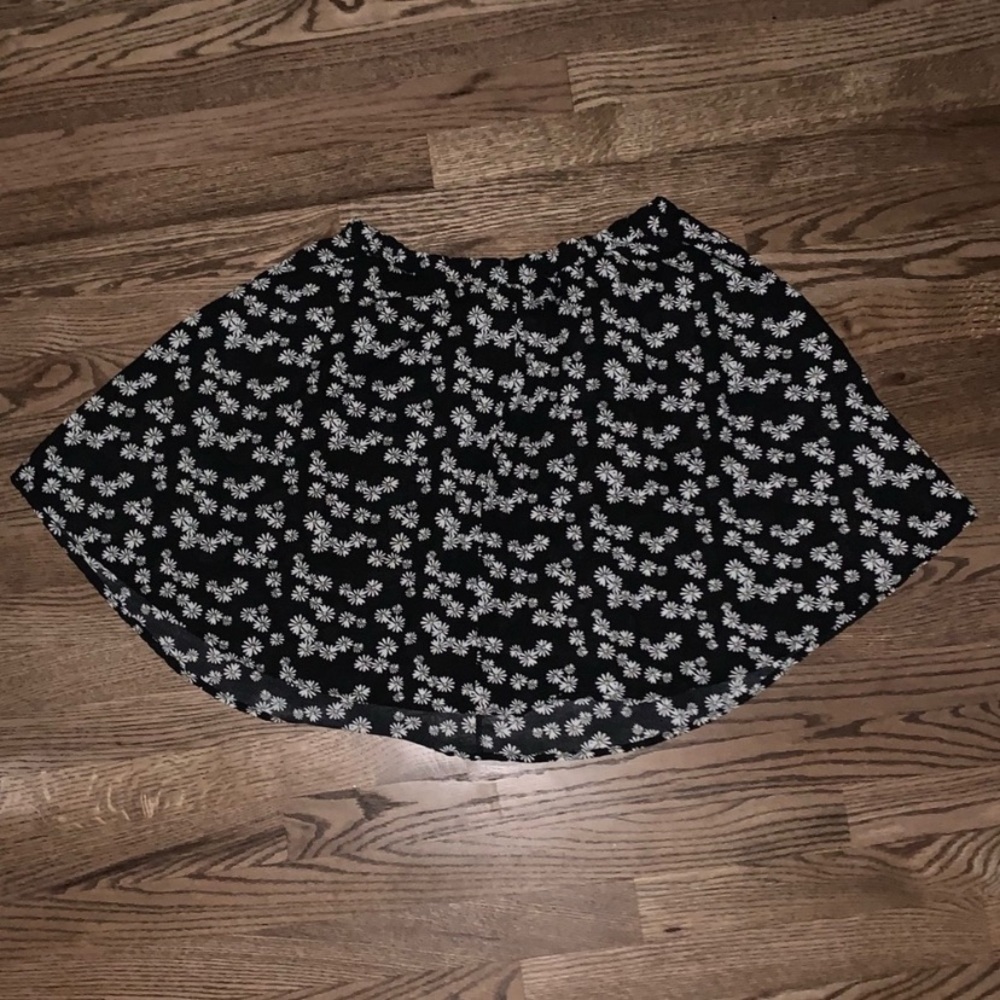 💜3/$12 Daisy Skater Skirt